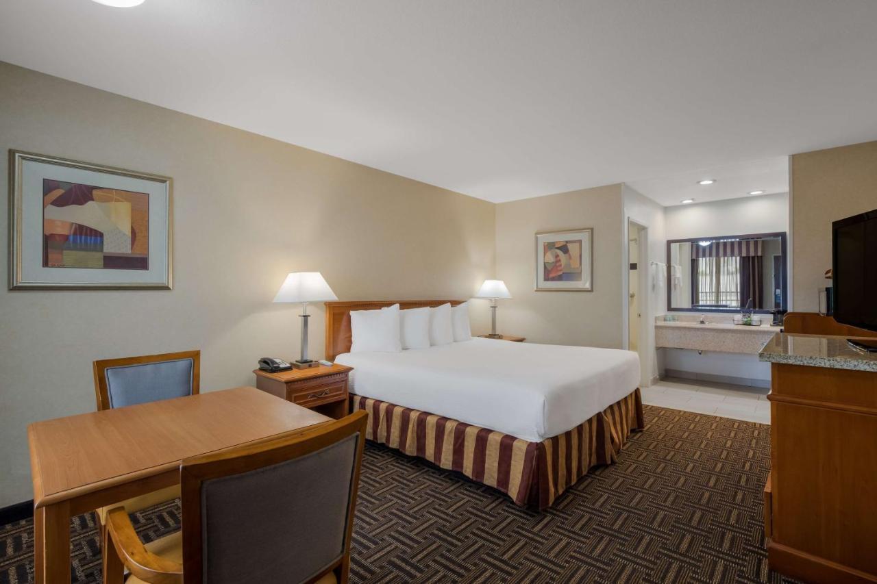 Best Western Norwalk Inn Ngoại thất bức ảnh
